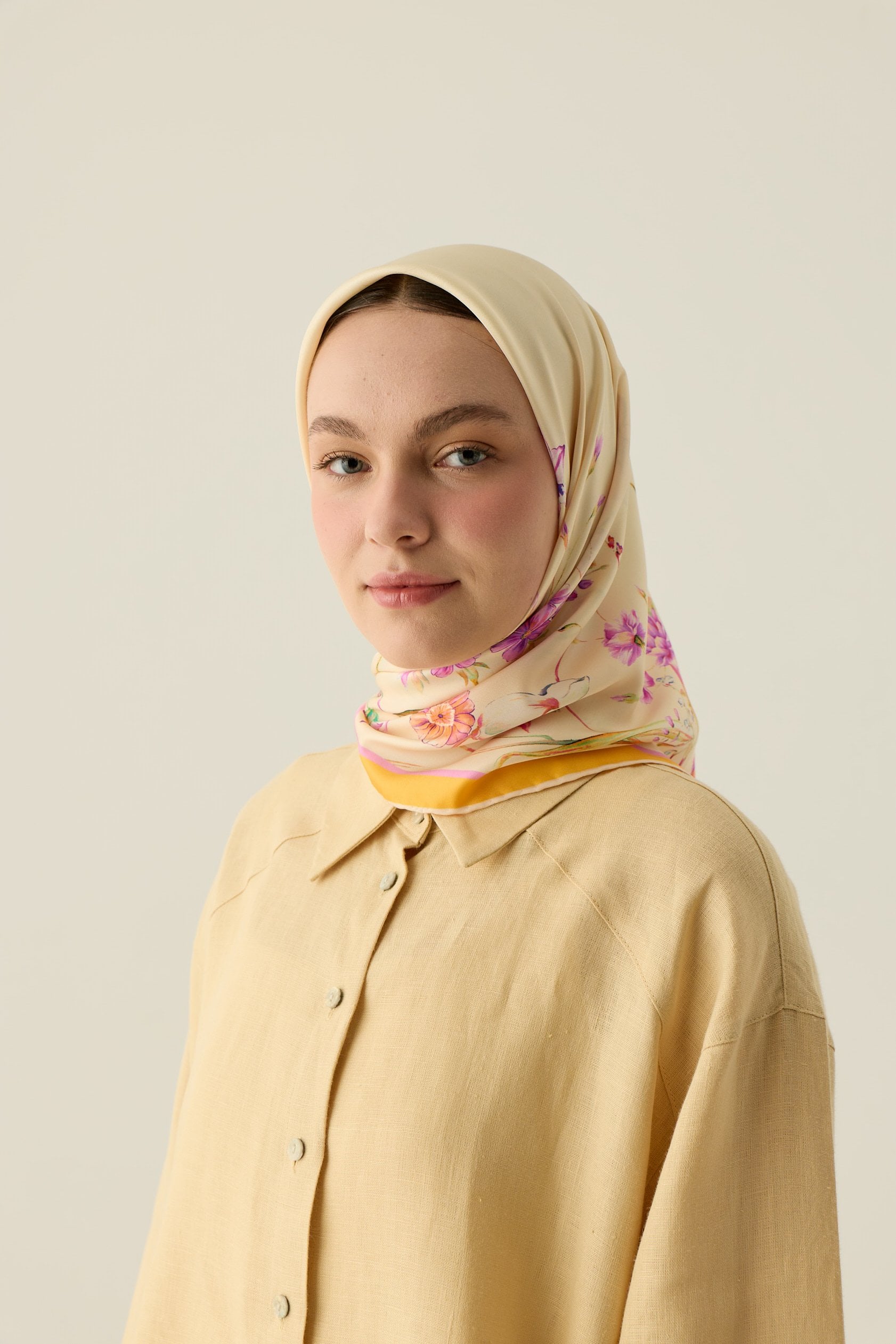 Flora Golden İpek Eşarp